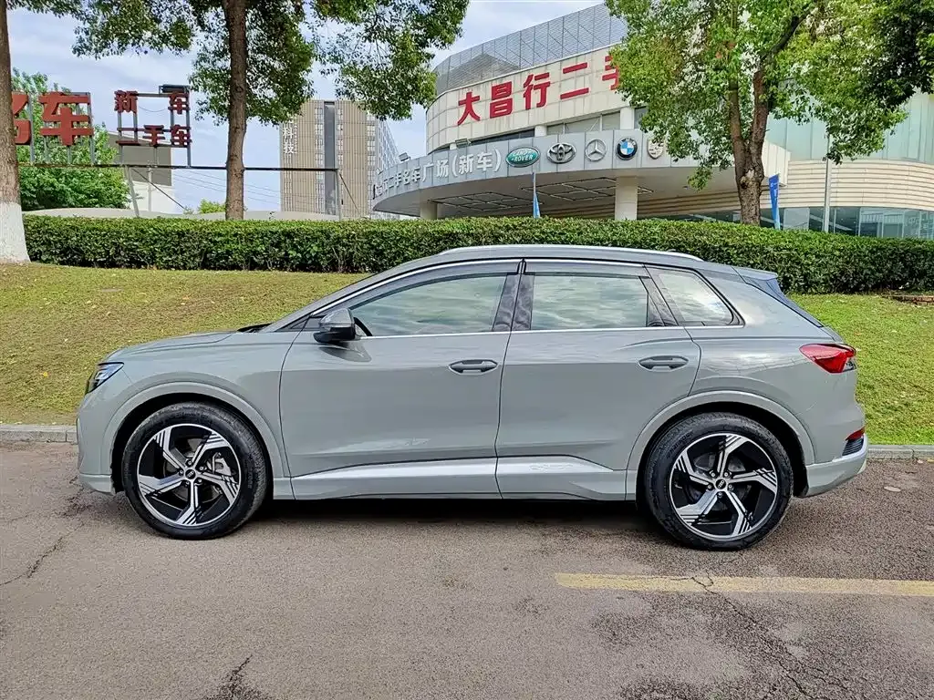 Audi Q4 e-tron — фото 4