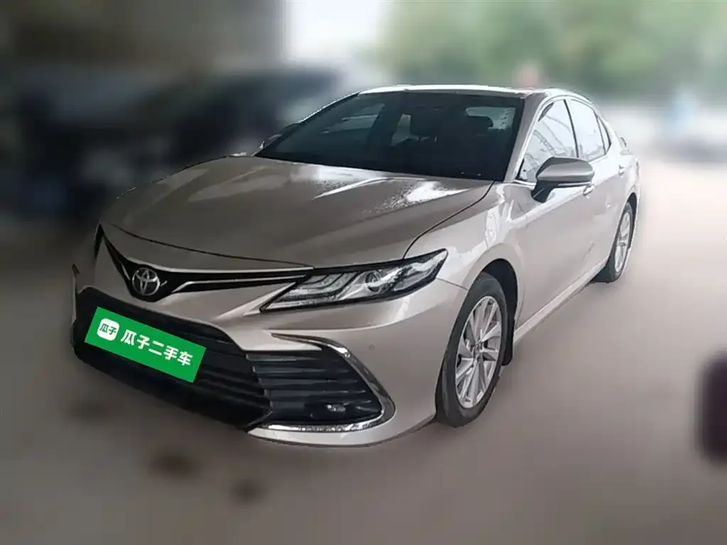 Toyota Camry — фото 2