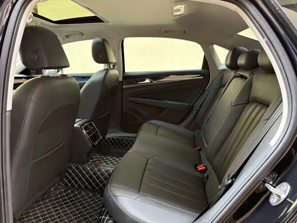 Volkswagen Passat — фото 4
