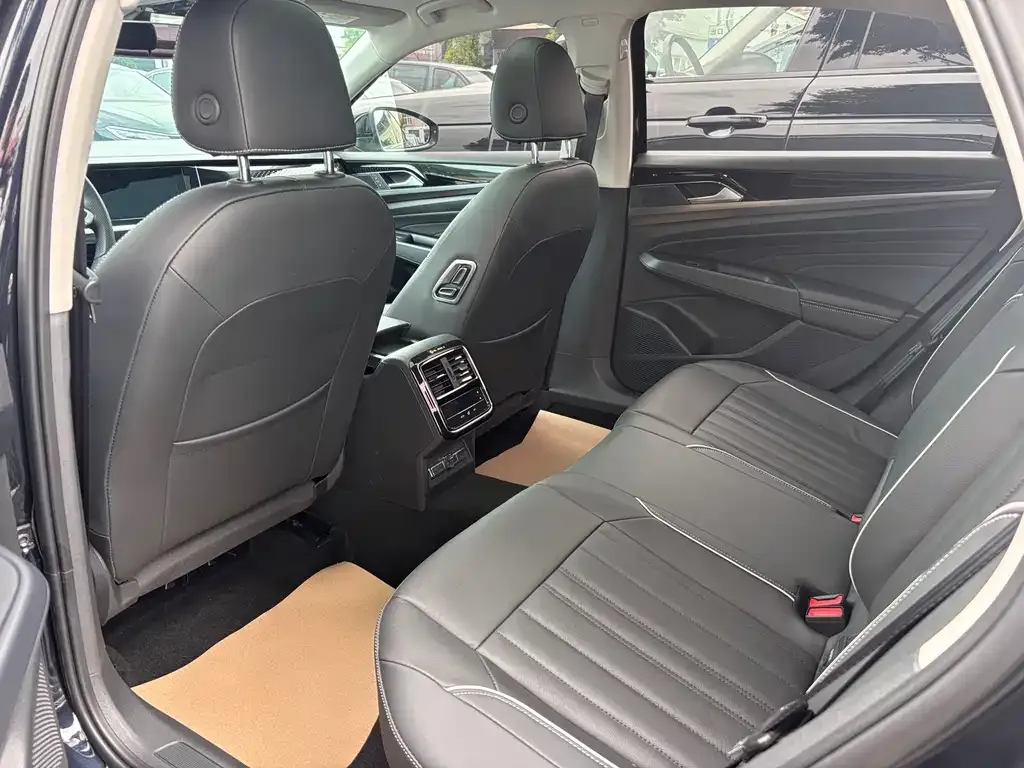 Volkswagen Passat — фото 10
