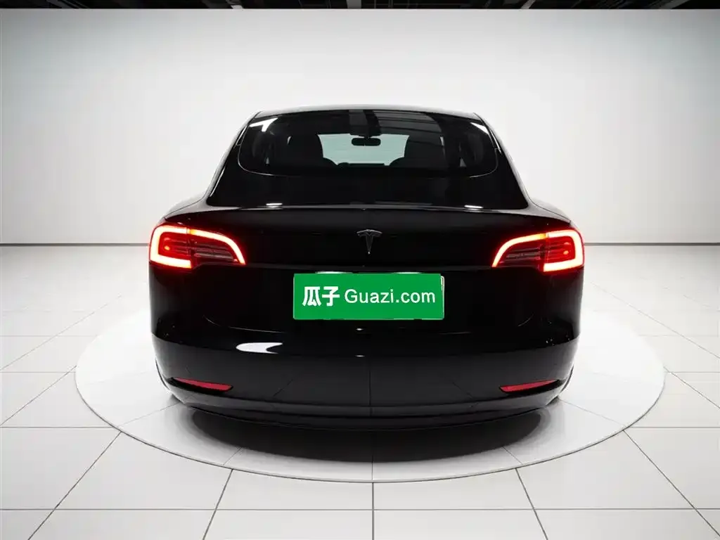 Tesla Model 3 — фото 2