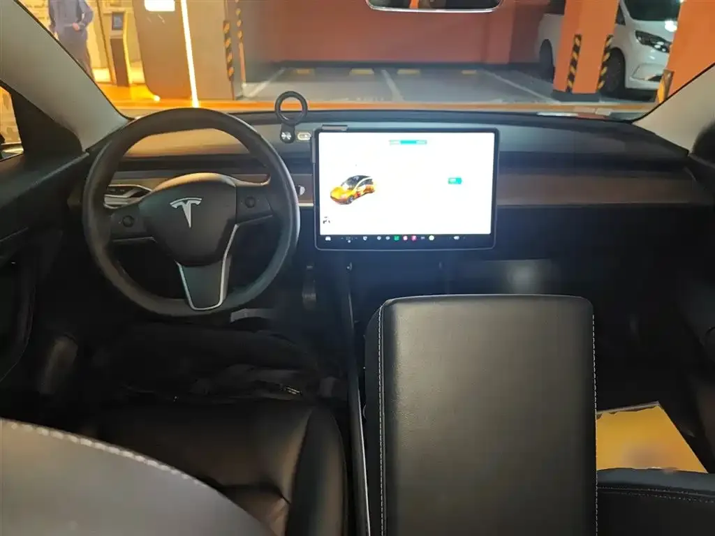 Tesla Model 3 — фото 9