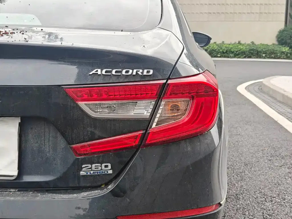 Honda Accord — фото 8