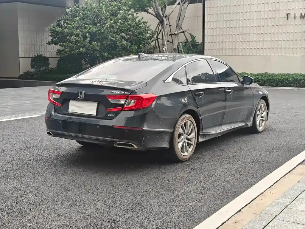 Honda Accord — фото 10