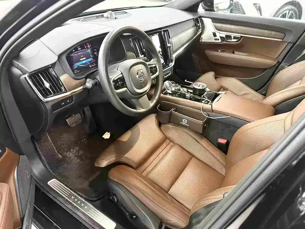 Volvo S90 PHEV 2024 из CN, фото 5