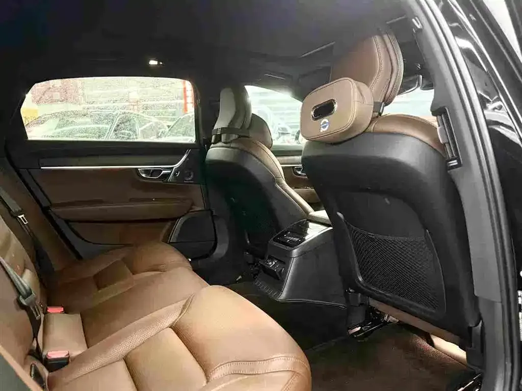 Volvo S90 PHEV 2024 из CN, фото 3