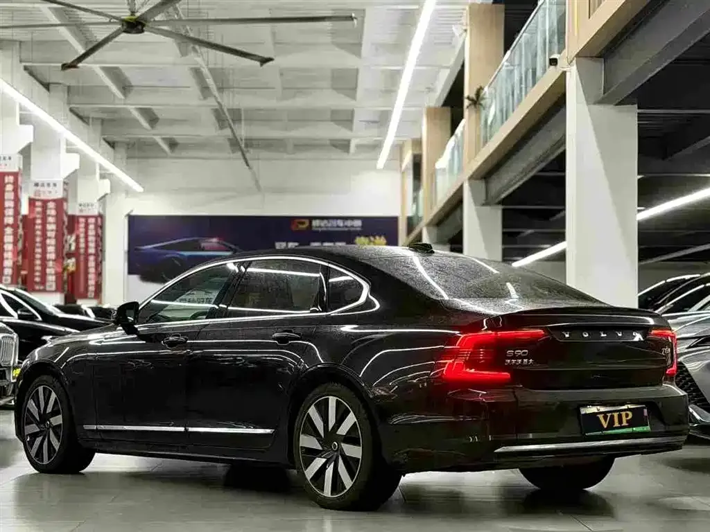 Volvo S90 PHEV 2024 из CN, фото 6