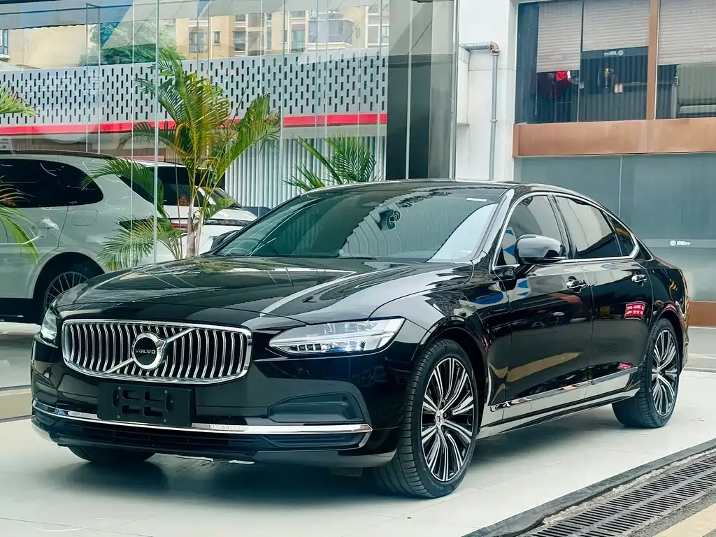 Volvo S90 — фото 1