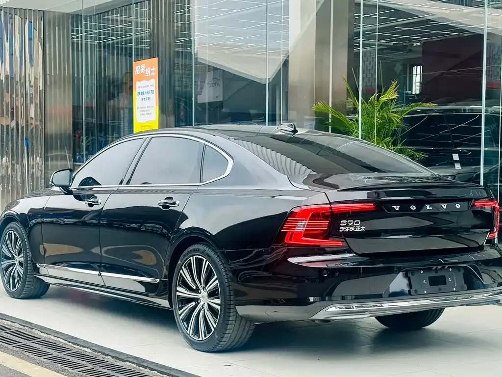 Volvo S90 — фото 10