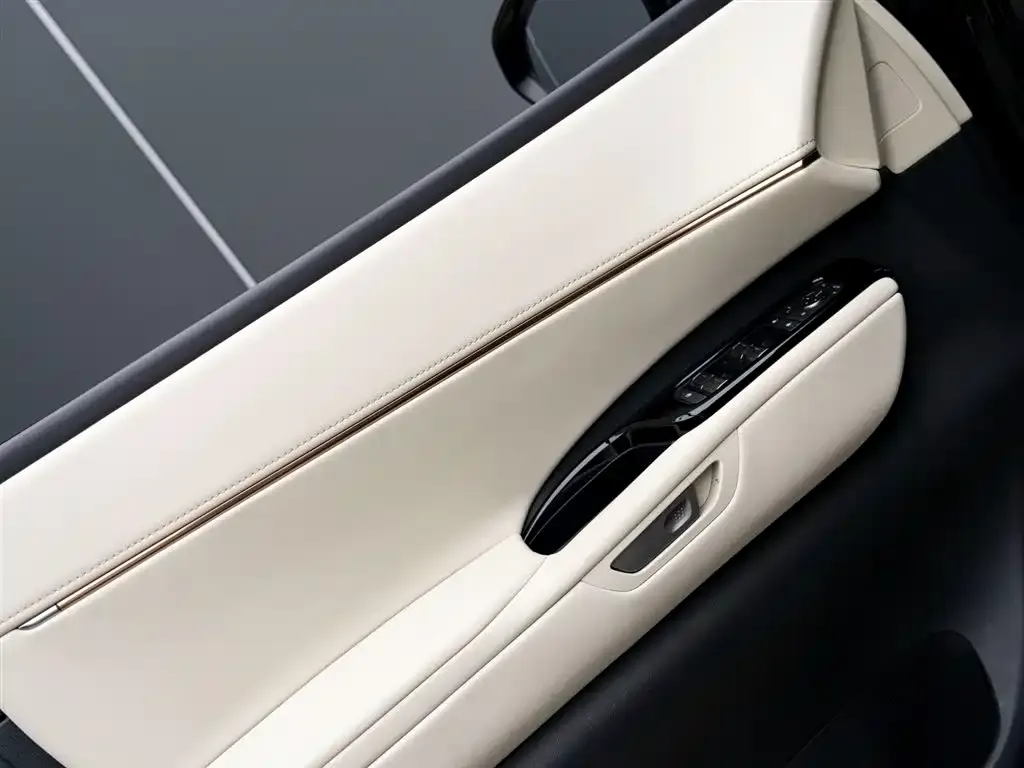 Lexus LM — фото 6