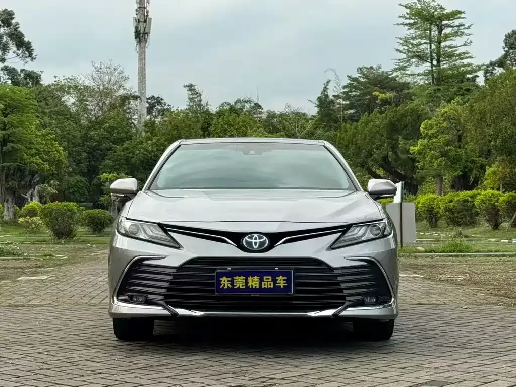 Toyota Camry — фото 9