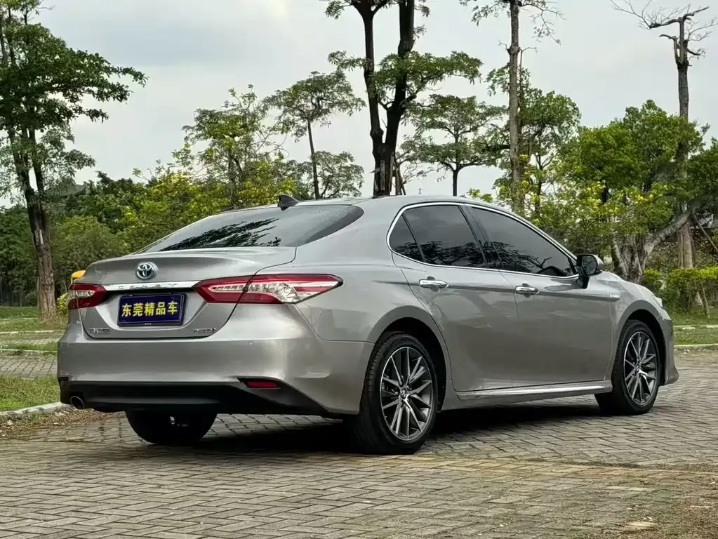 Toyota Camry — фото 5