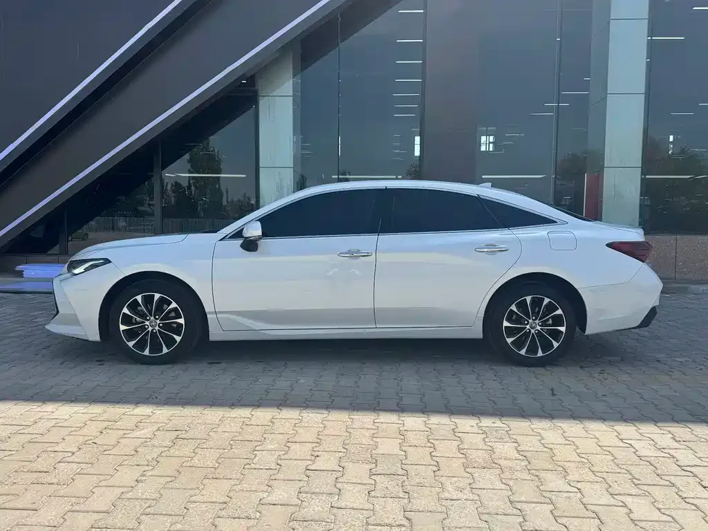 Toyota Avalon — фото 10