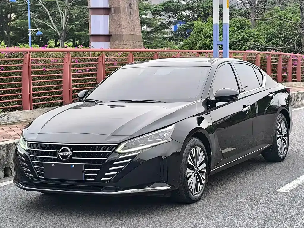 Nissan Teana — фото 1