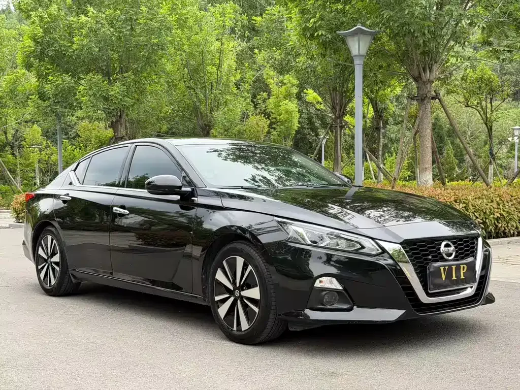 Nissan Teana — фото 1