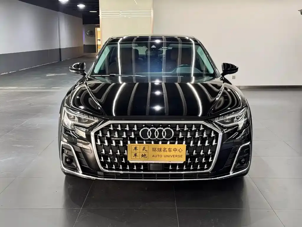 Audi A8 — фото 1