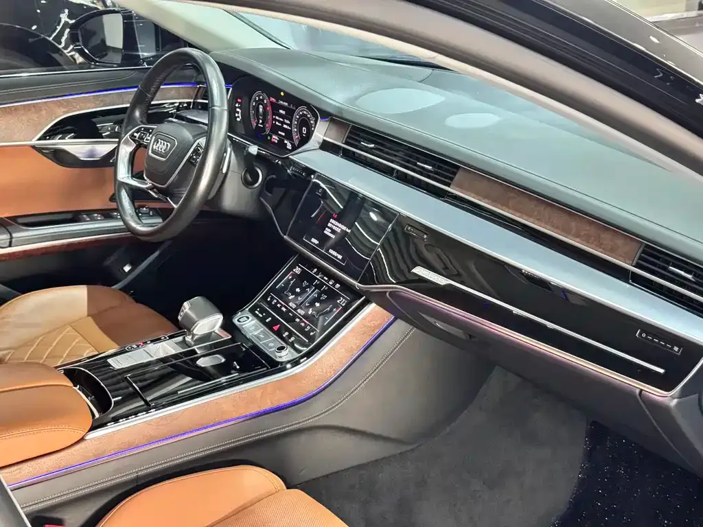 Audi A8 — фото 8