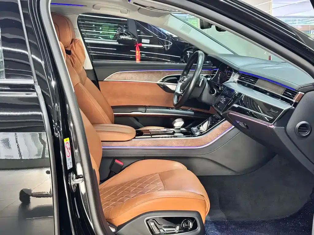 Audi A8 — фото 3