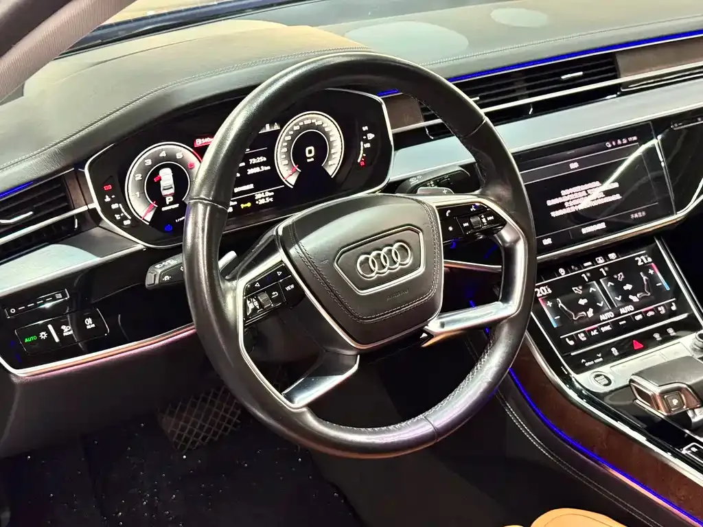 Audi A8 — фото 9
