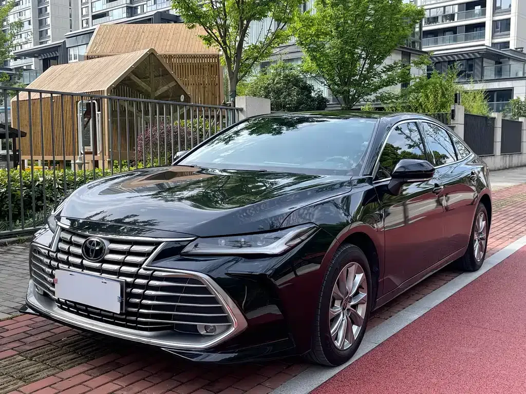 Toyota Avalon — фото 1