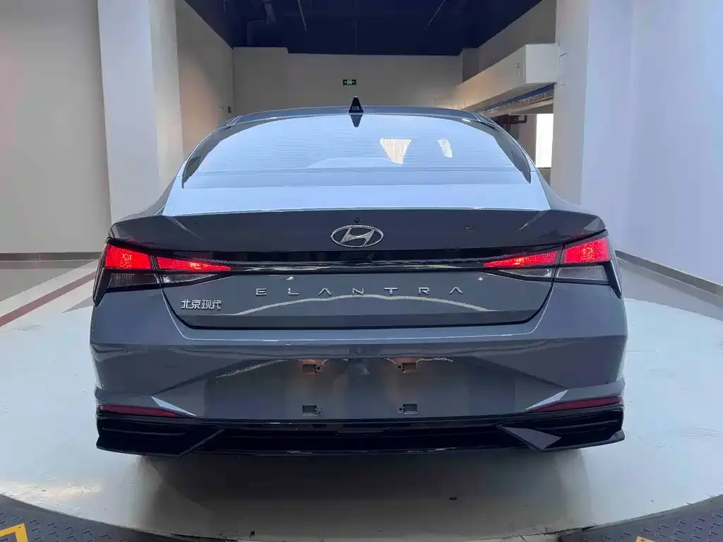 Hyundai Elantra — фото 3