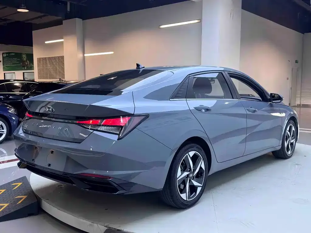 Hyundai Elantra — фото 9
