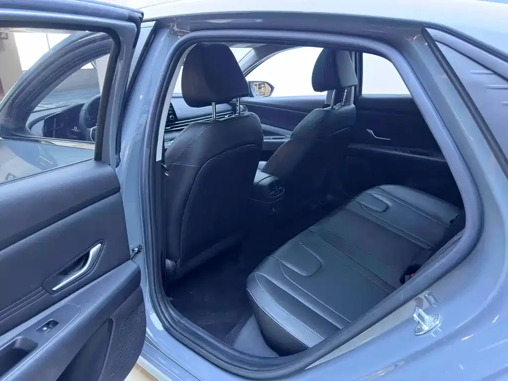 Hyundai Elantra — фото 10