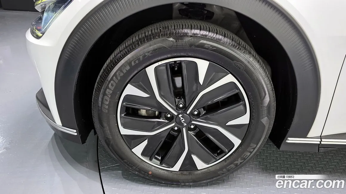 Kia EV6 — фото 10