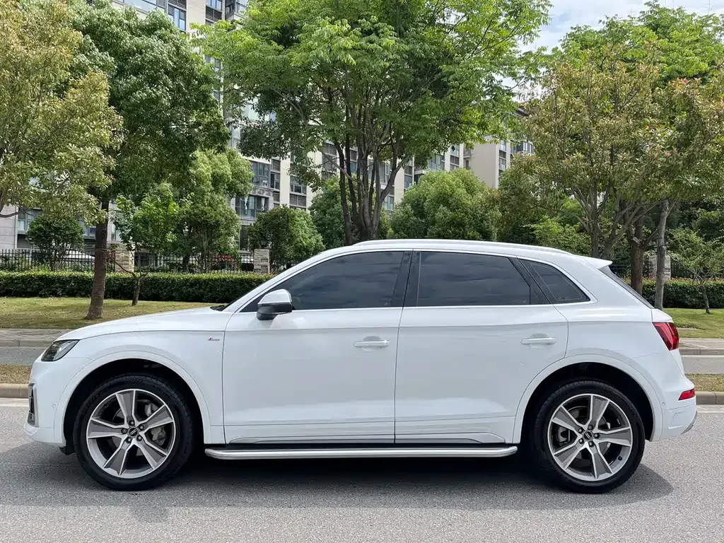 Audi Q5L — фото 3