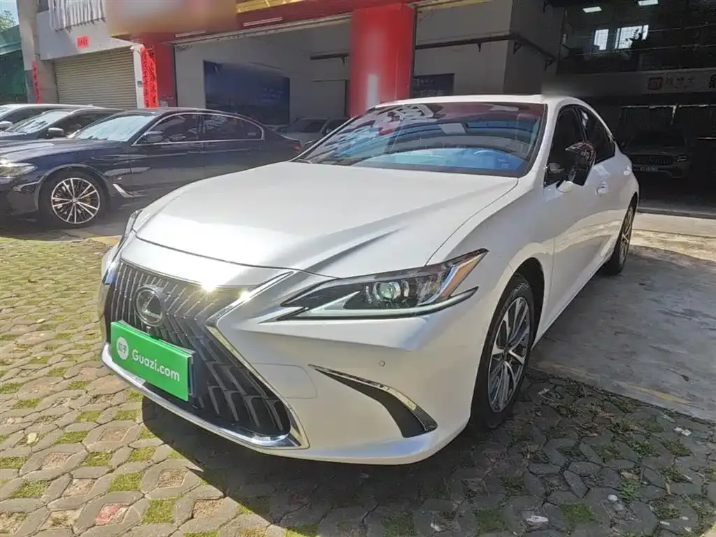 Lexus ES — фото 1