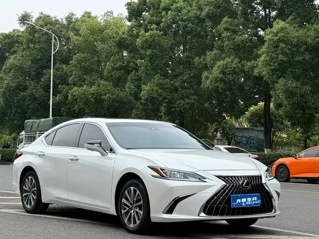 Lexus ES — фото 10