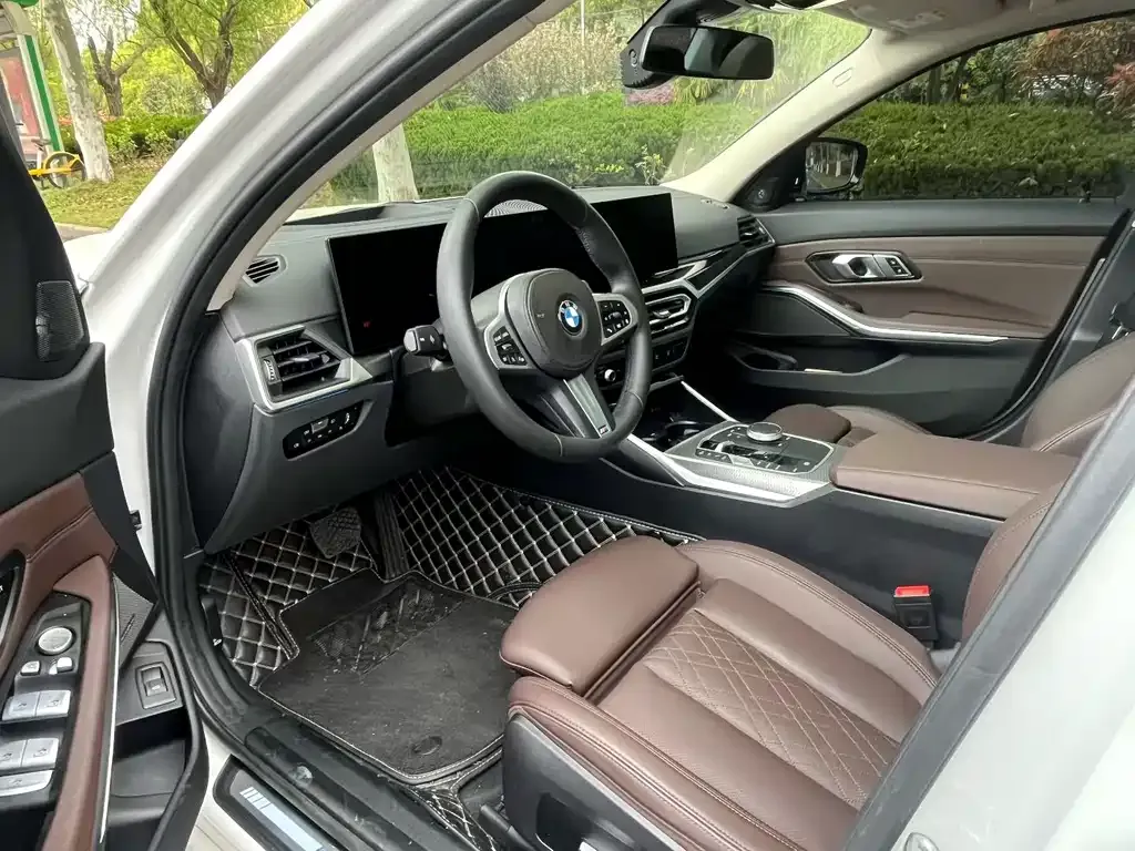 BMW 3 Series 2023 из CN, фото 2