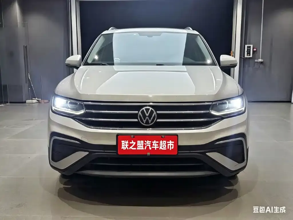 Volkswagen Tiguan L — фото 4
