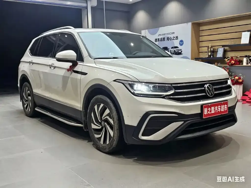 Volkswagen Tiguan L — фото 9