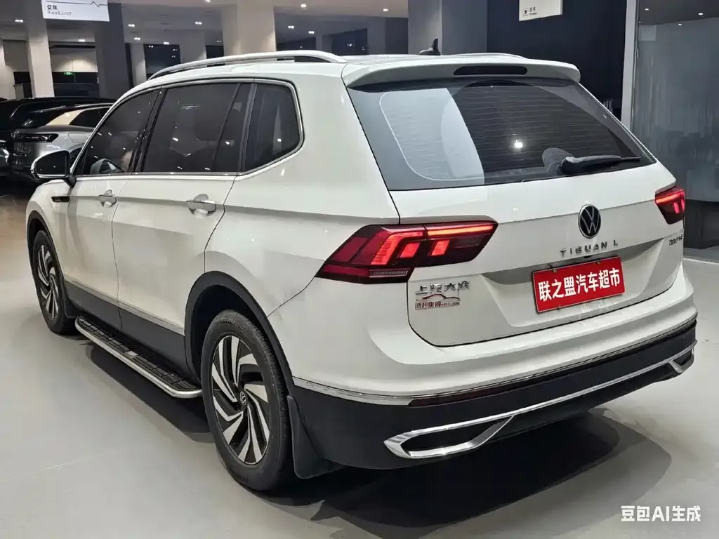 Volkswagen Tiguan L — фото 8