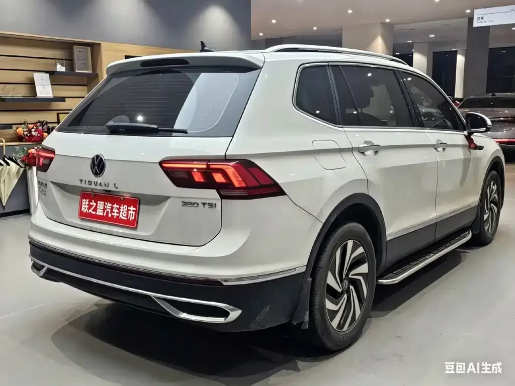 Volkswagen Tiguan L — фото 7