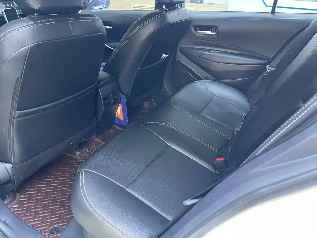 Toyota Corolla 2023 из CN, фото 2