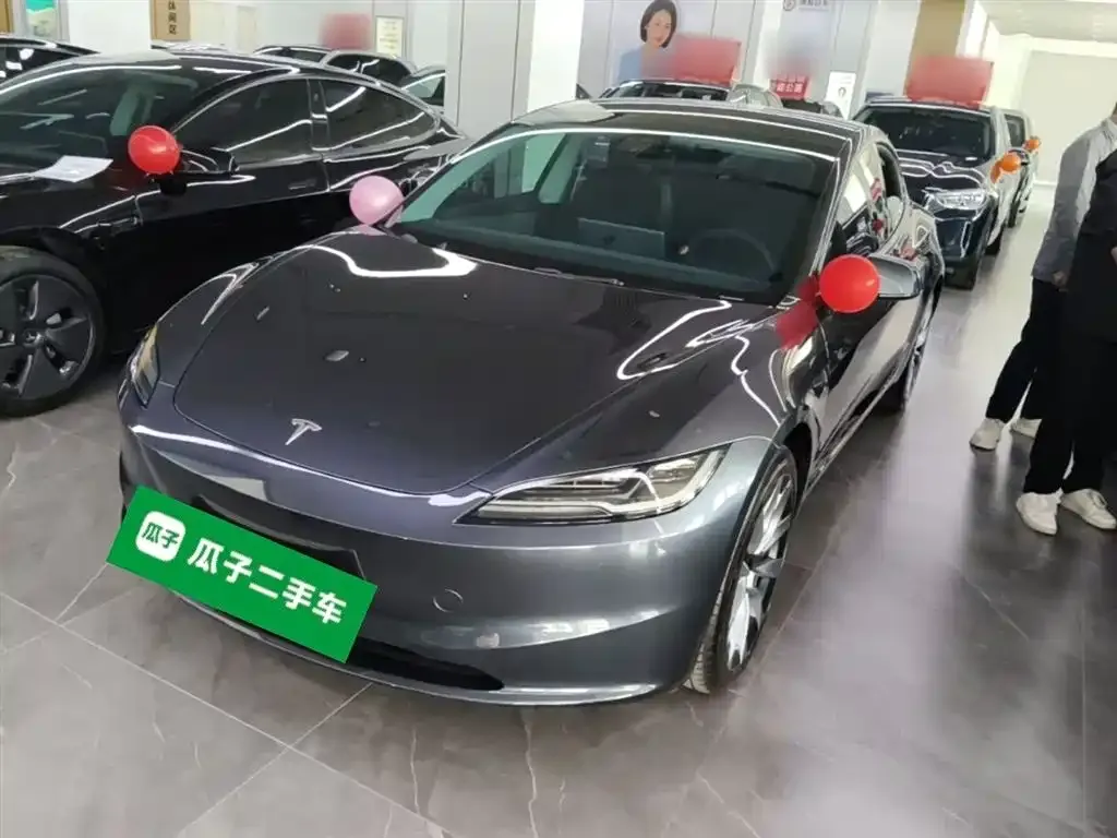 Tesla Model 3 — фото 1