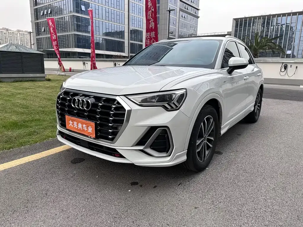 Audi Q3 2023 из CN, фото 1