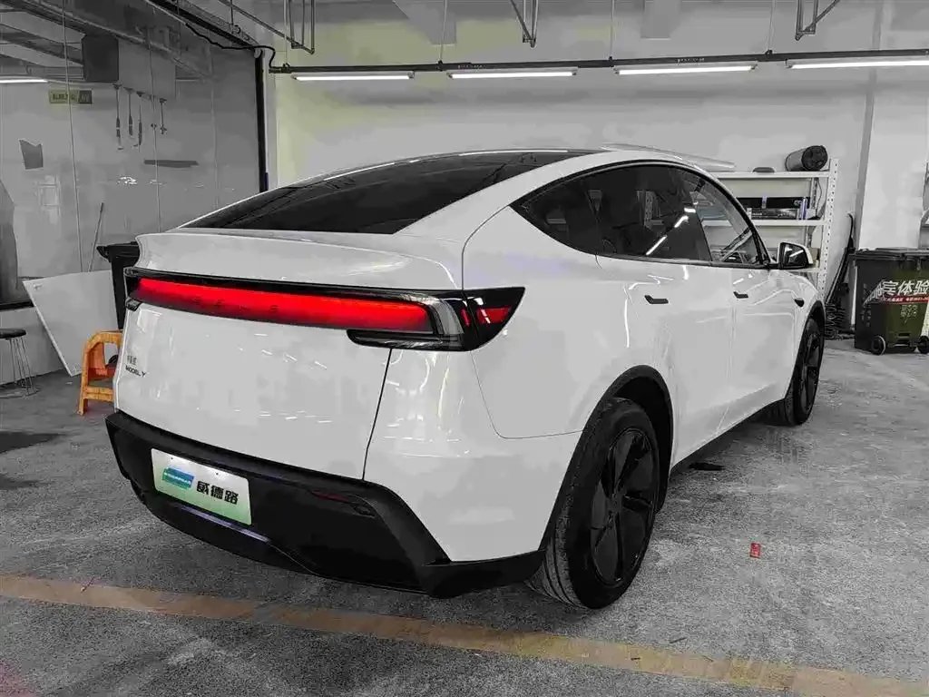Tesla Model Y — фото 4