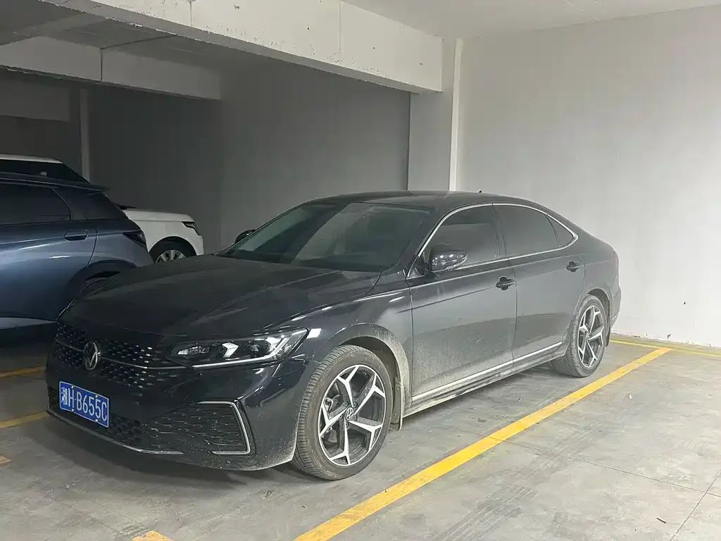 Volkswagen Passat — фото 1