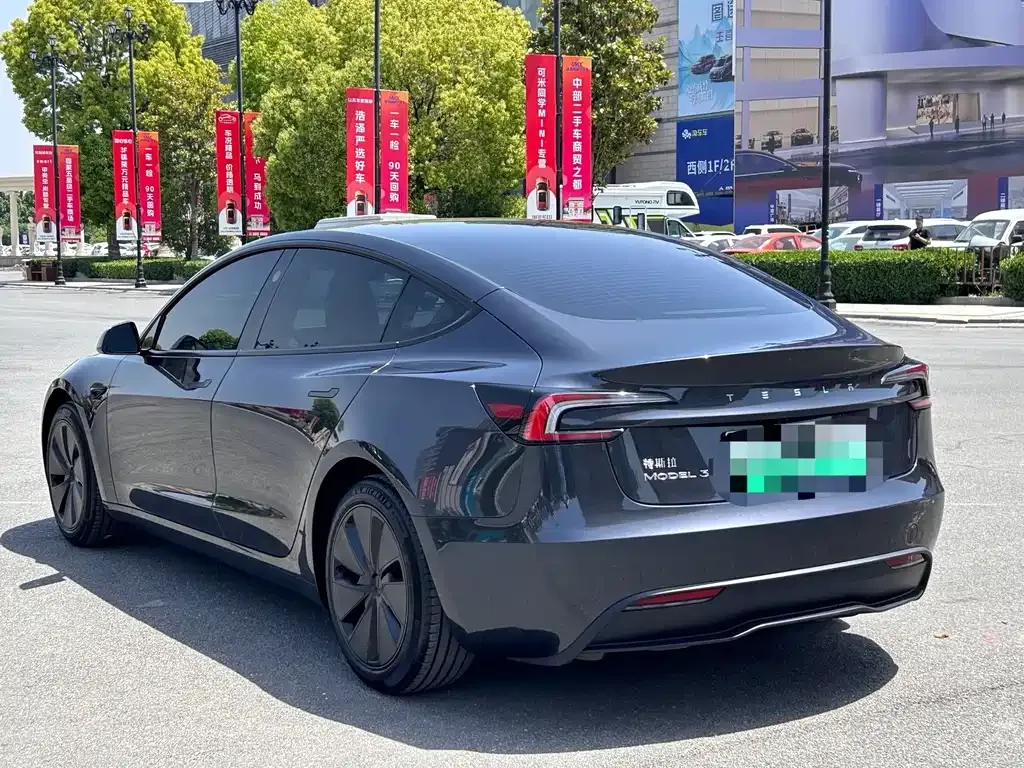 Tesla Model 3 — фото 8