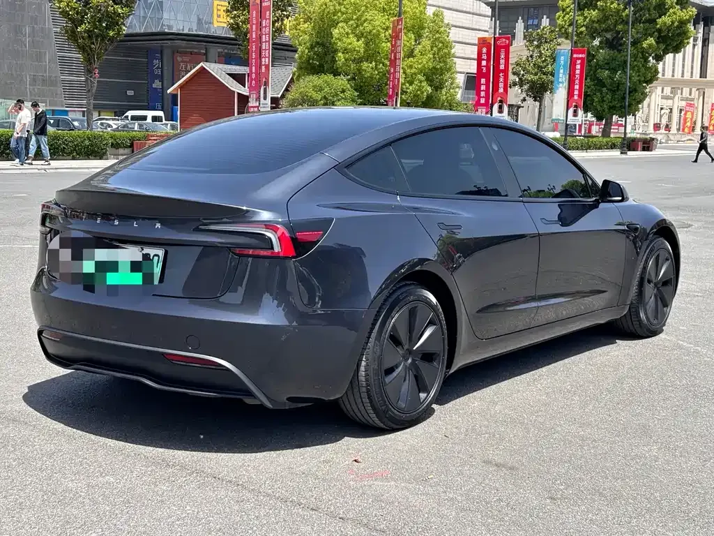Tesla Model 3 — фото 7