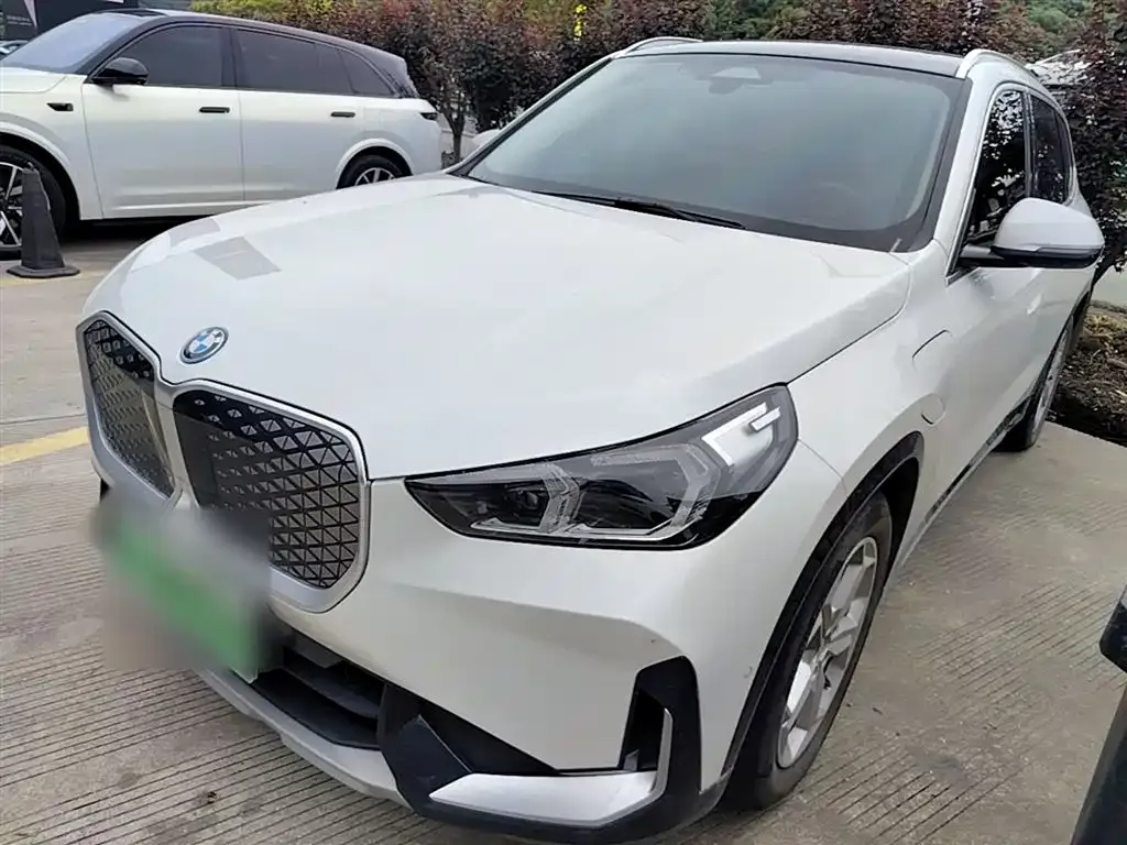 BMW iX1