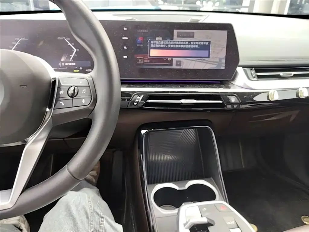 BMW iX1 2024 из CN, фото 4