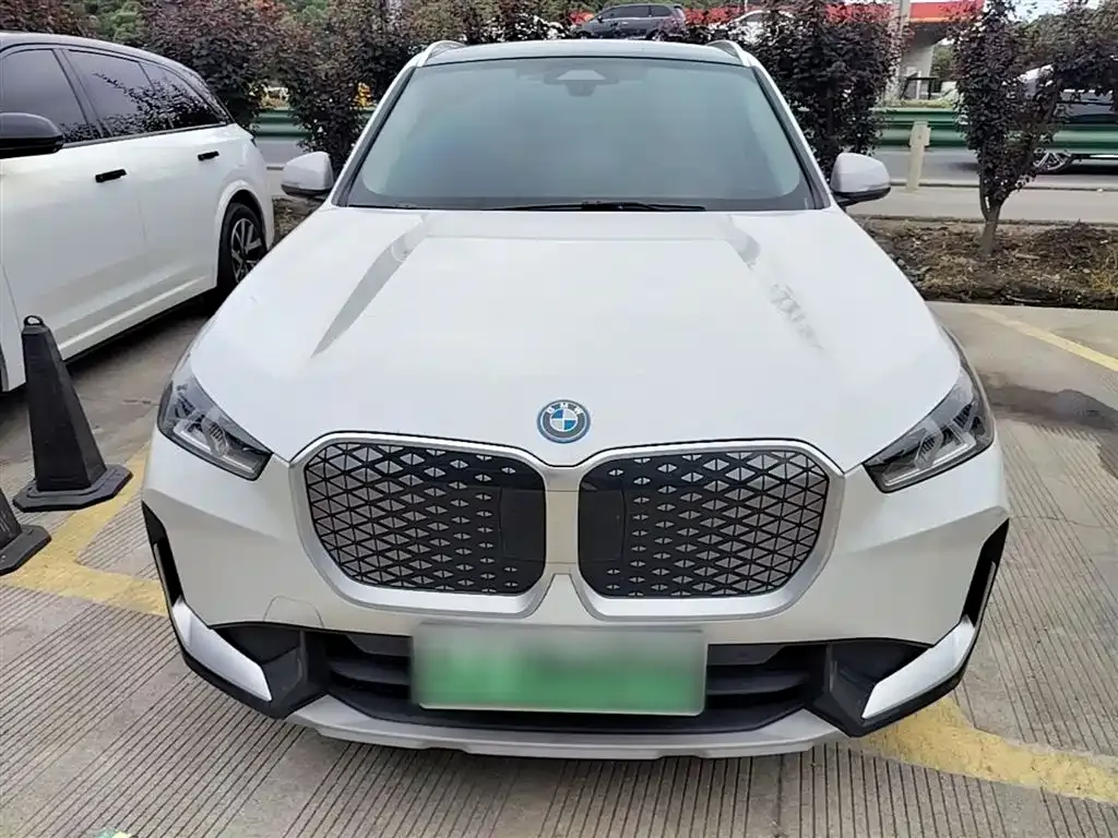 BMW iX1 2024 из CN, фото 6