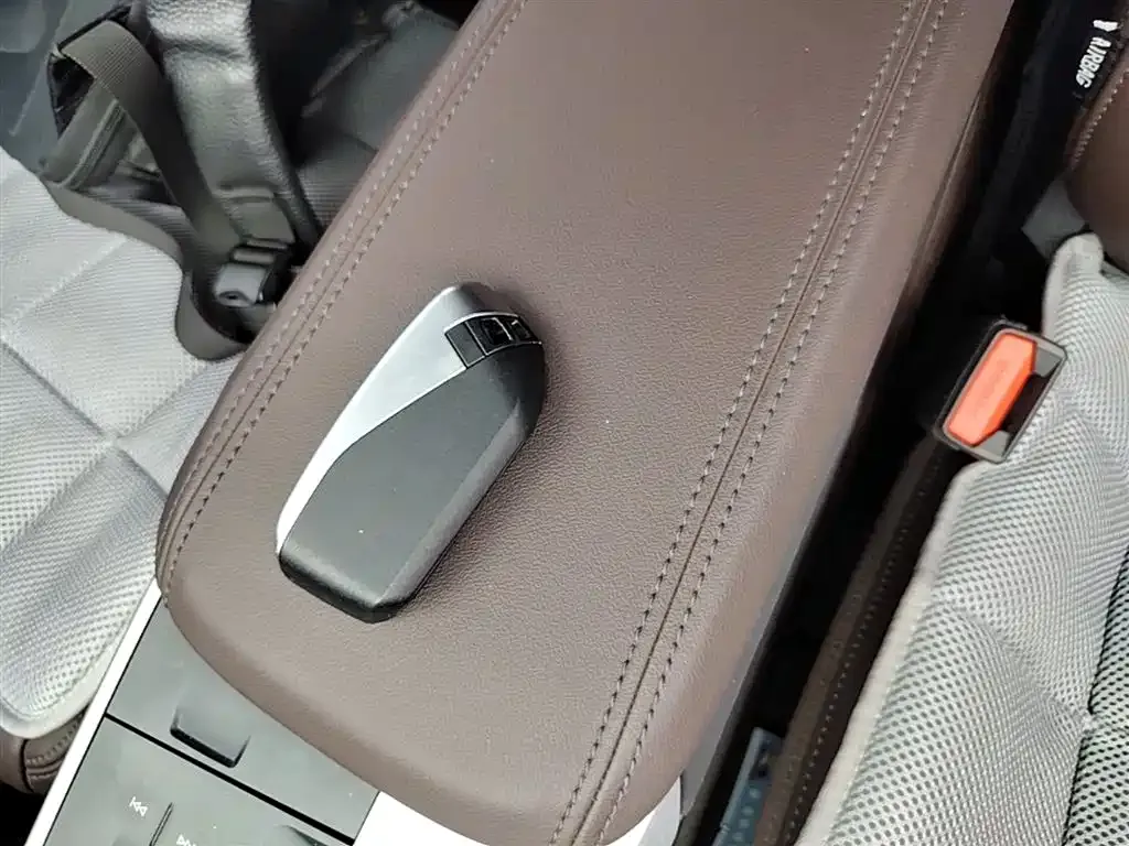 BMW iX1 2024 из CN, фото 9