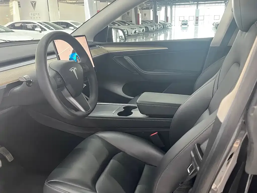 Tesla Model Y — фото 5
