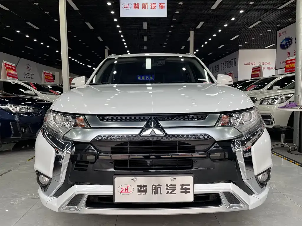 Mitsubishi Outlander — фото 3