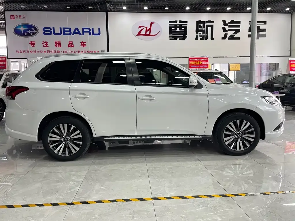 Mitsubishi Outlander — фото 4